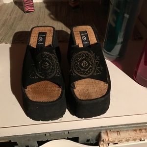Leo platform flip flops