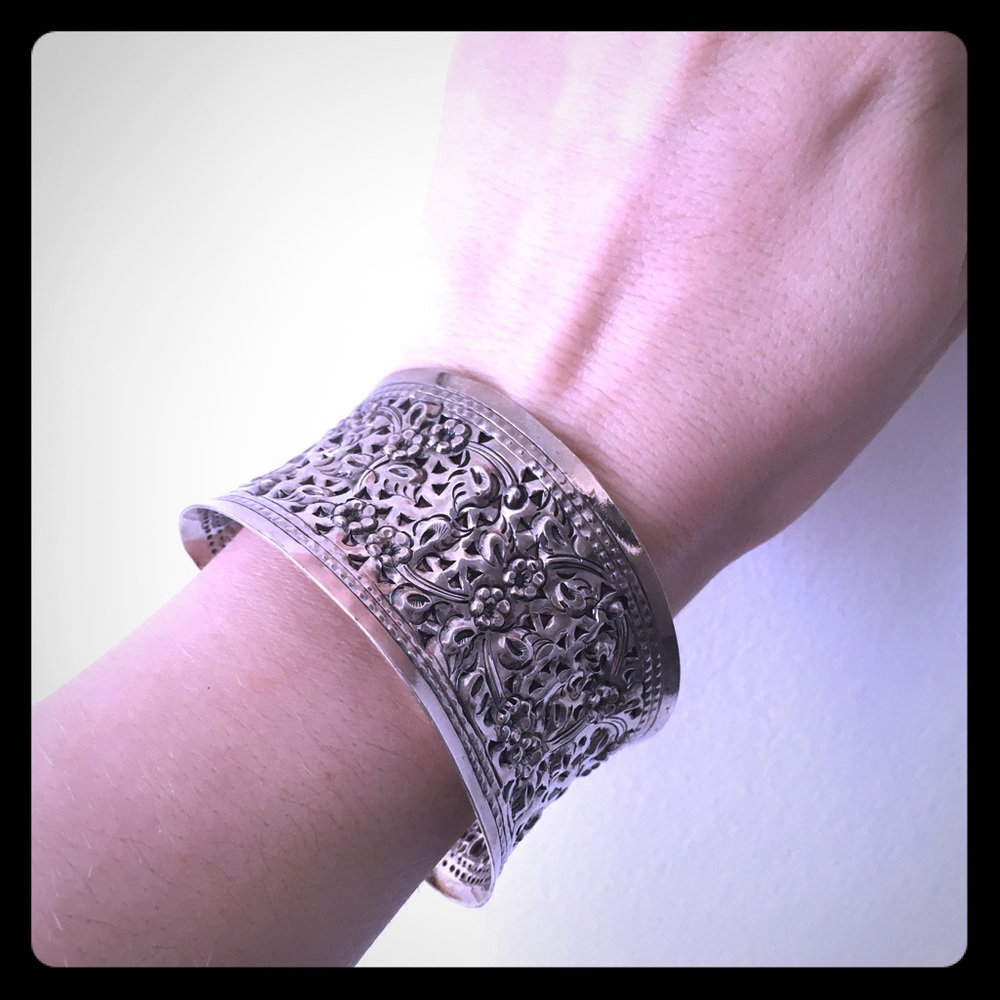 Beautiful Sliver flower cuff bracelet