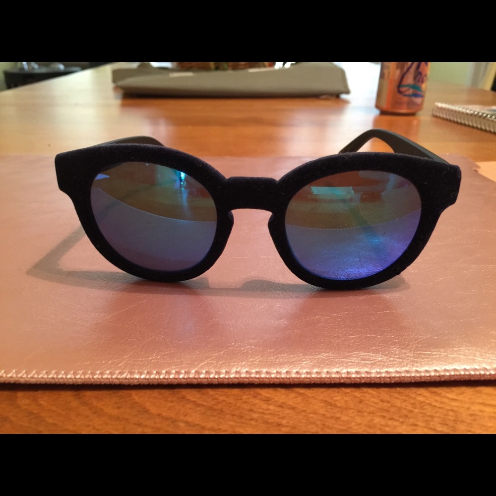 Velour blue tinted glasses