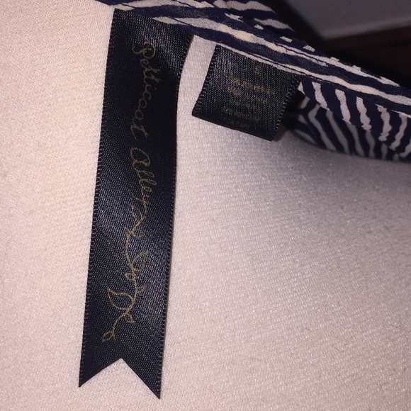 Petticoat Alley Blouse. Like New! Adorable! - Picture 4 of 4