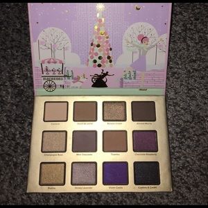 Too Faced Holiday 2016 New York Xmas Palette💕