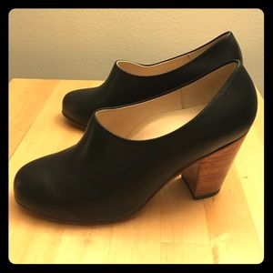 Nisolo Austin in Noir