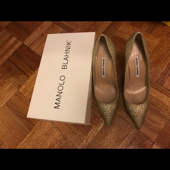 Manolo Blahnik Shoes - Manolo Blahnik Gold Glitter 3" heels