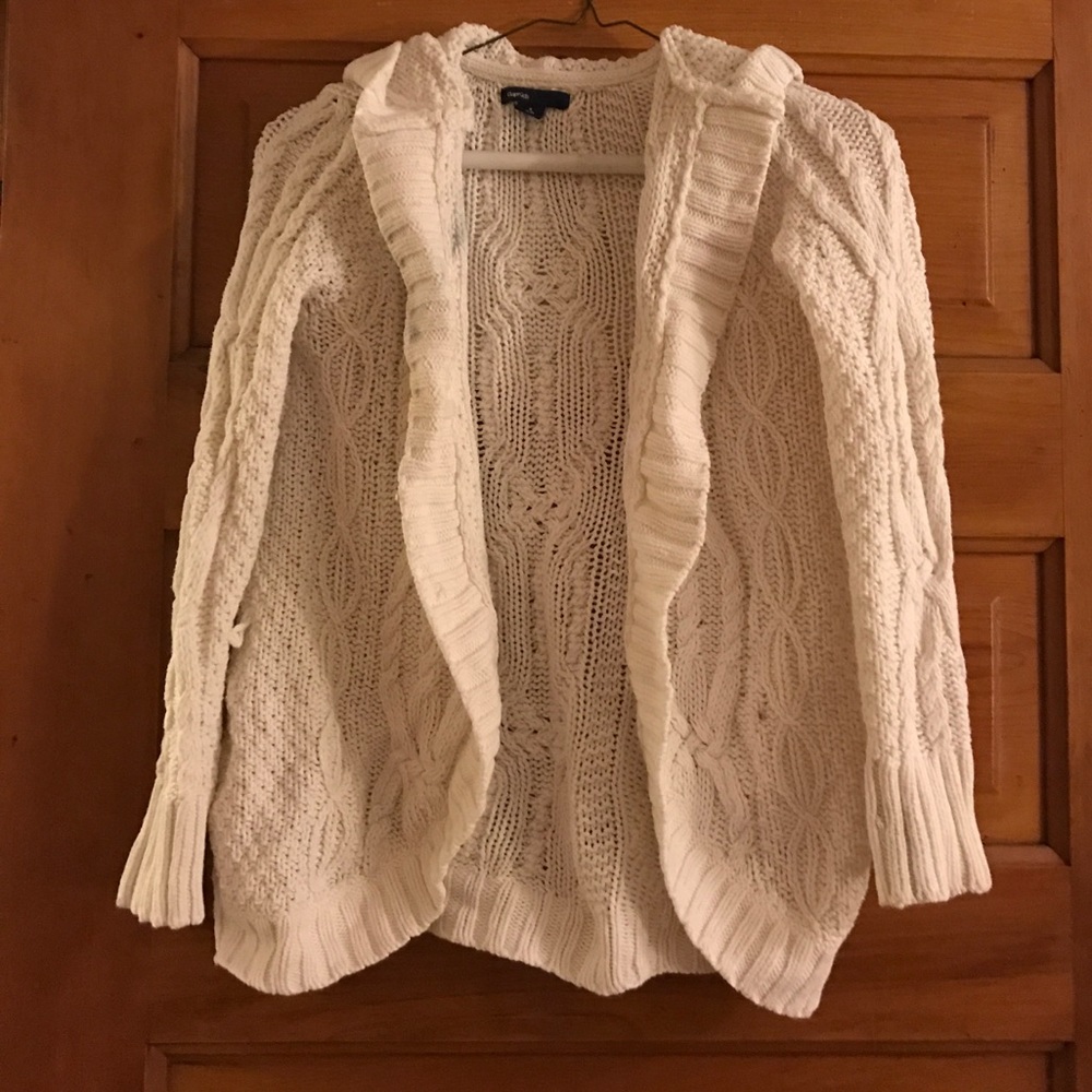 White GAP cable knit sweater