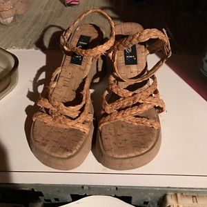 Lei platform sandals
