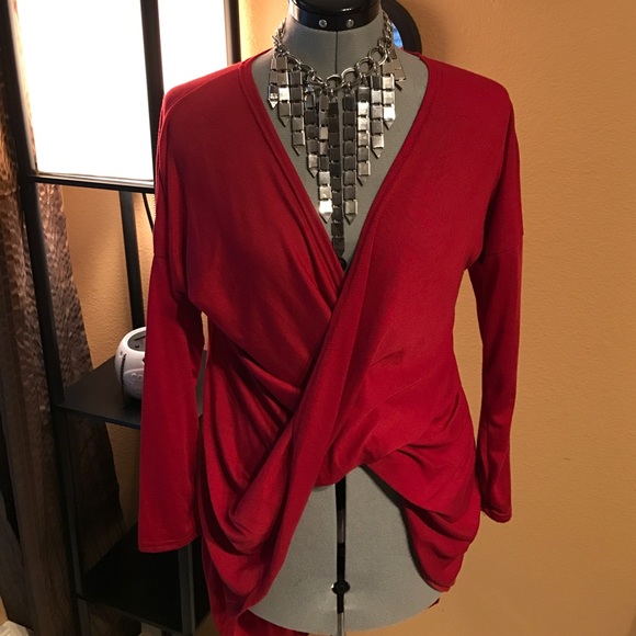 Low cut red blouse - Picture 4 of 4