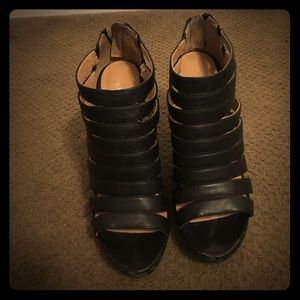 Black wedges