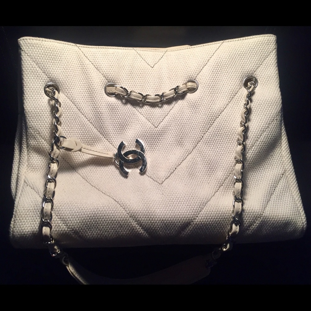 *flash sale* Rare Chanel purse perfect condition
