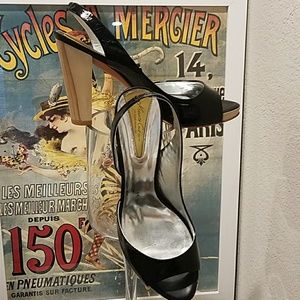 ** FLASH SALE ** Kenneth Cole leather heel