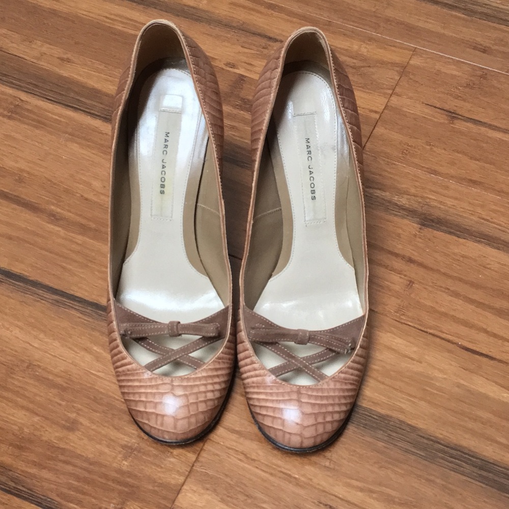 Marc Jacobs croc embossed heels 👠