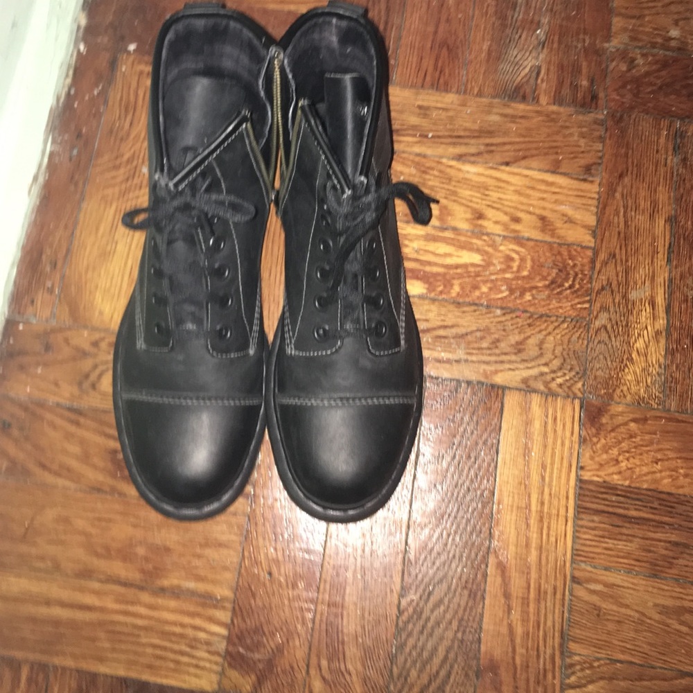 Size 9 men's/ 11 women's Dr Marten Zip Up Boot