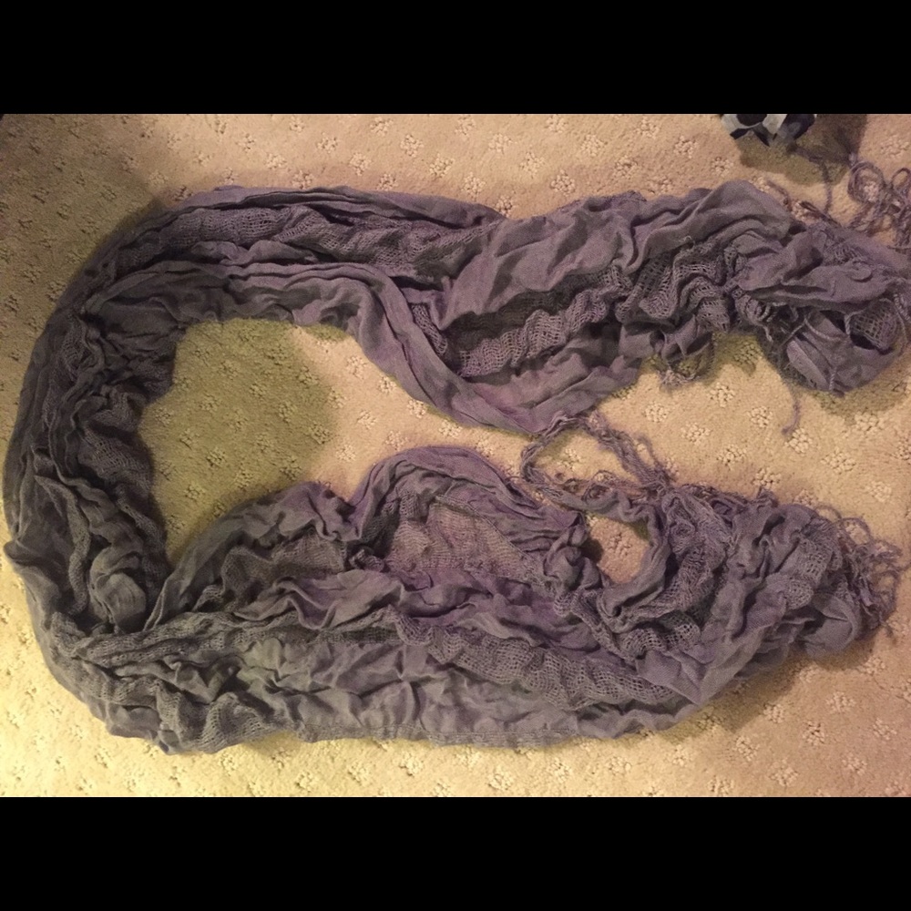 Light weight grey scarf