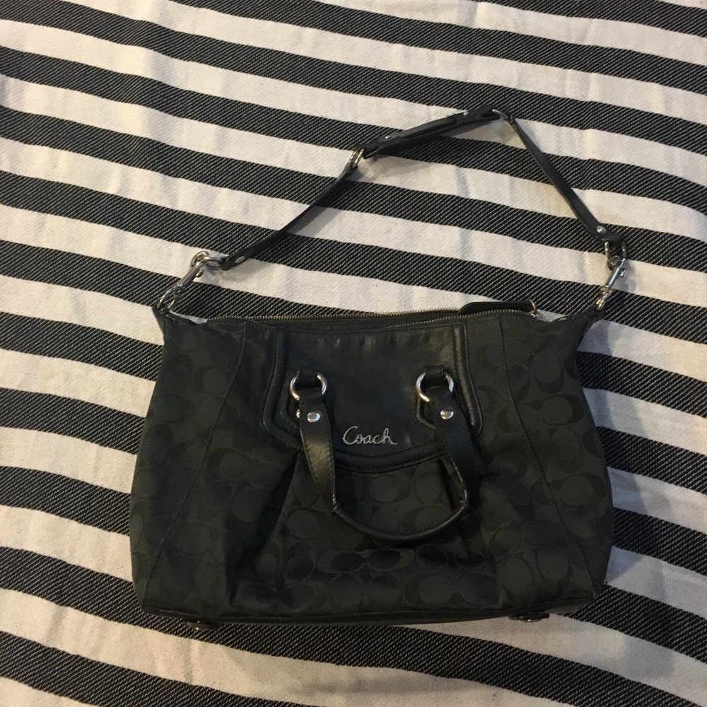 Cute black coach purse👜
