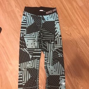 Nike pro capris
