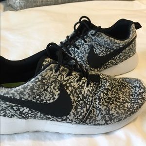Nike Roshe Oreo Size 8.5