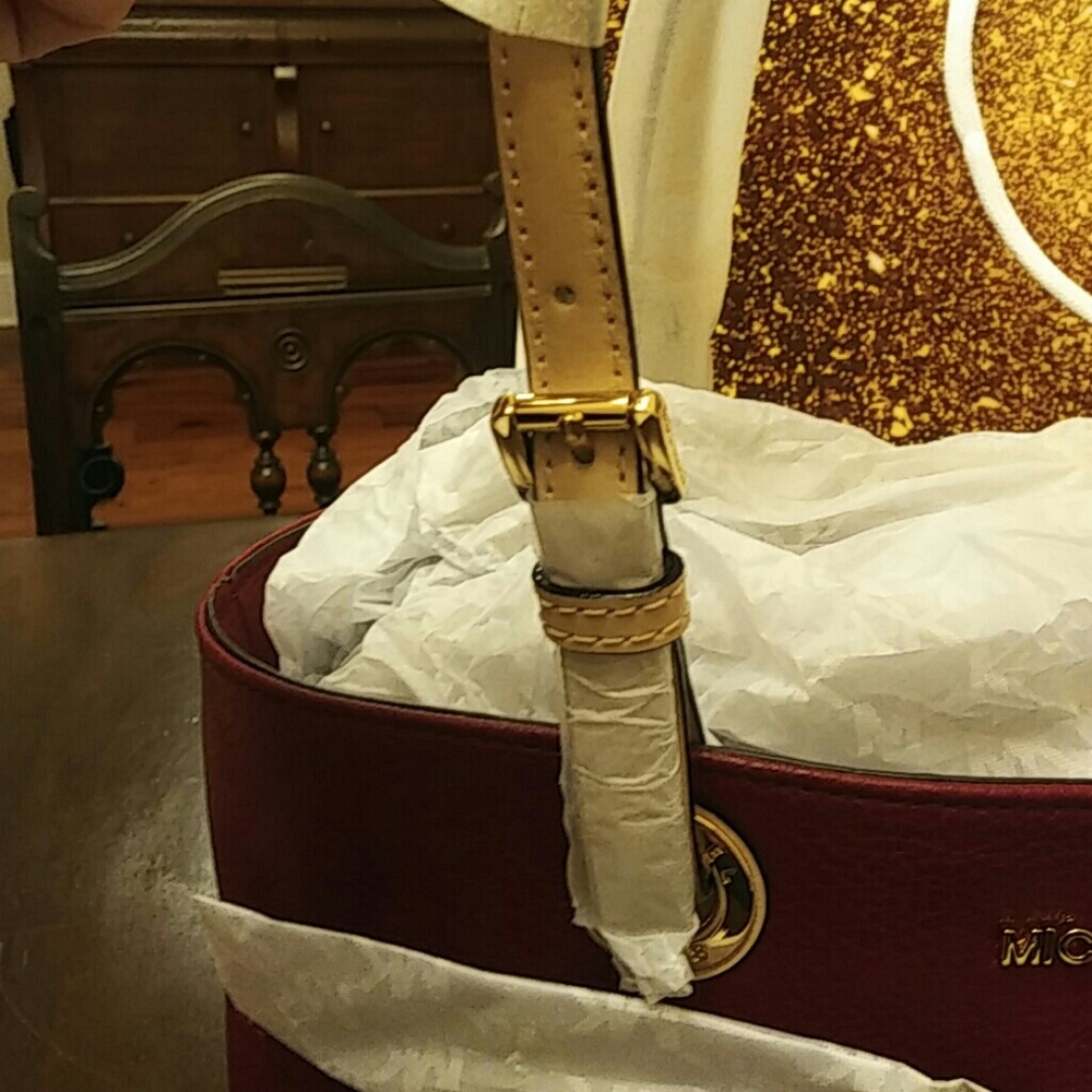 SOLD*NWT MK Jet Set zip top tote - Picture 4 of 7