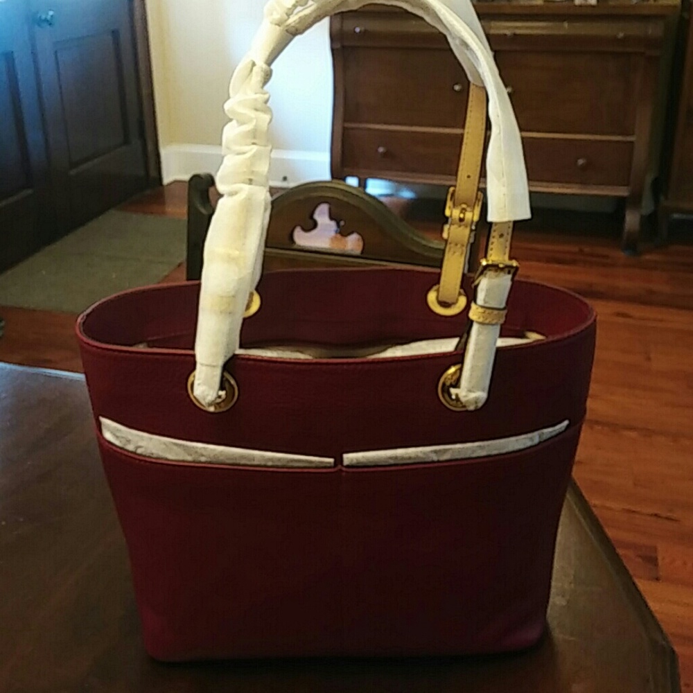 SOLD*NWT MK Jet Set zip top tote - Picture 2 of 7