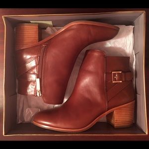 PRICE NEGOTIABLE Louise et Cie Zalia Ankle Booties