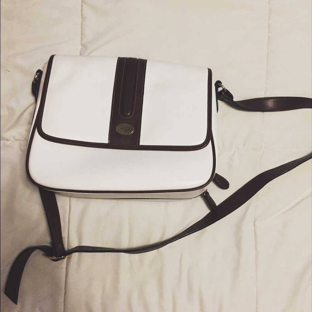 Carryland cross body bag.