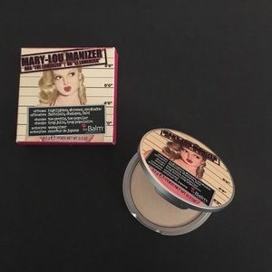 Mary – Lou Manizer highlighter||The Balm Cosmetics