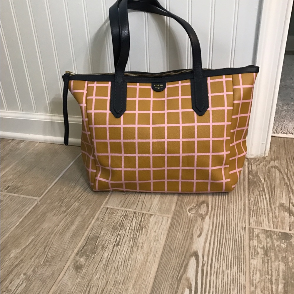 Fossil tote