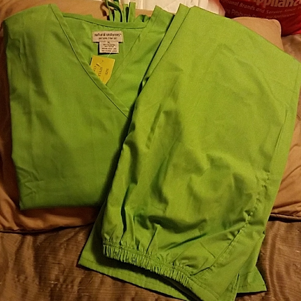 BNWT...SCRUB SET