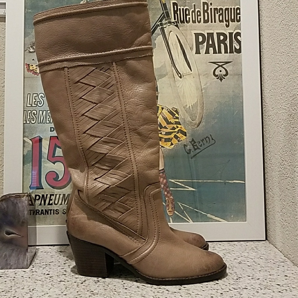 **flash sale** Fossil leather boots, woven detail