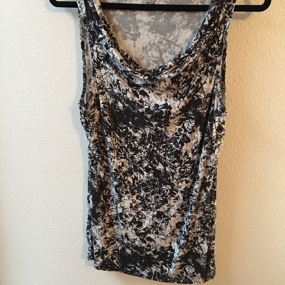 Scooped neck tank