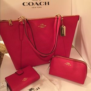🆕PRICE FIRM Coach Bright Pink