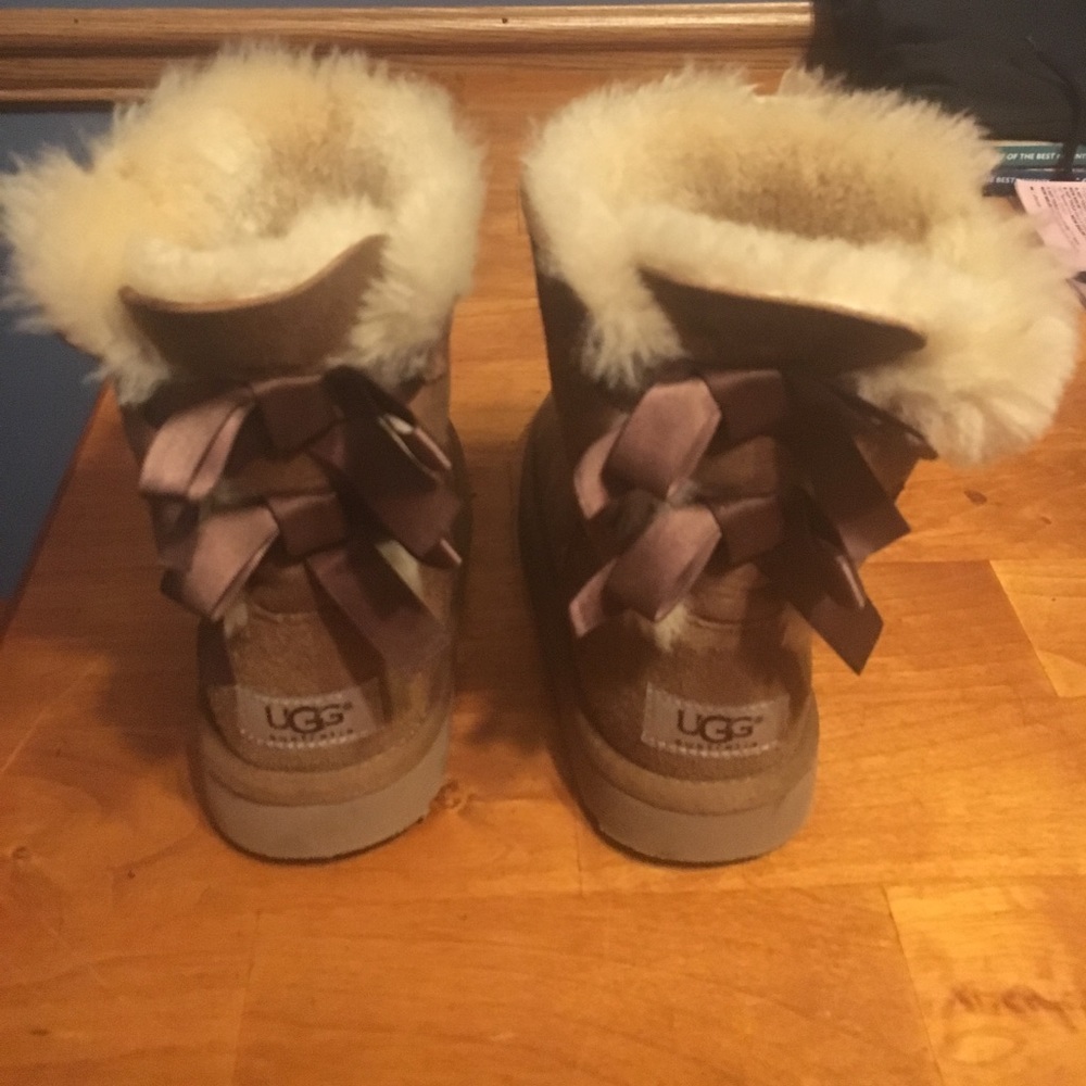 Ugg size 1 boot with bows