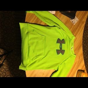Green Under Armer crew neck sweater