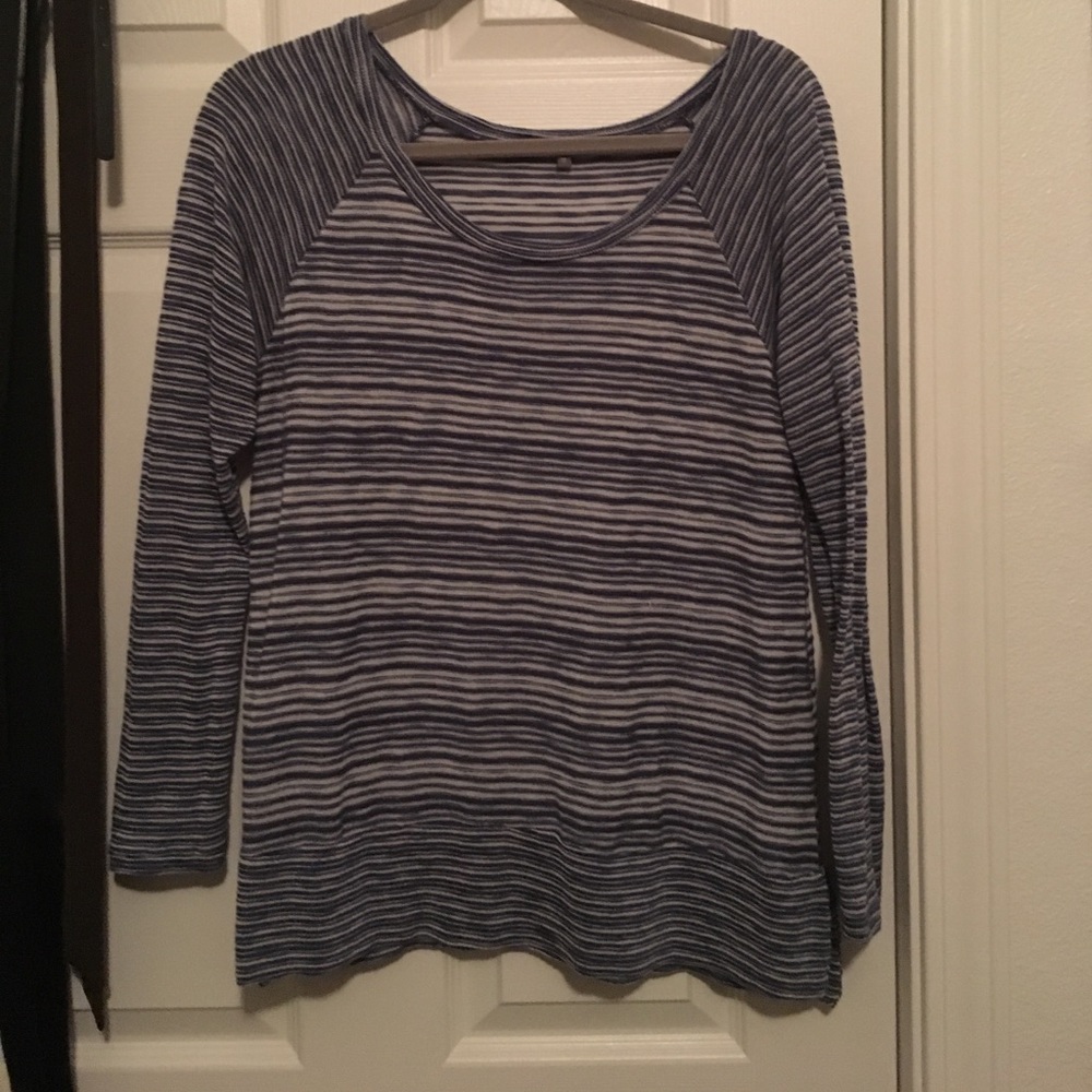 Blue and white 3/4 sleeve