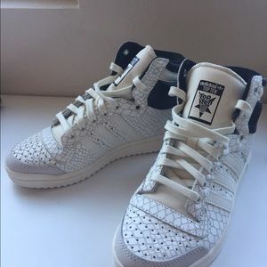 Adidas Sneakers