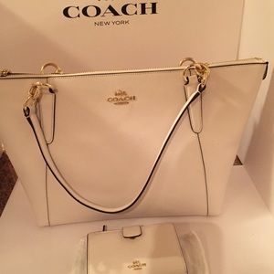 🆕PRICE  FIRM Coach Ava and matching wallet