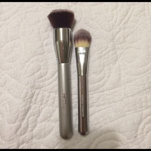 It cosmetics brush duo
