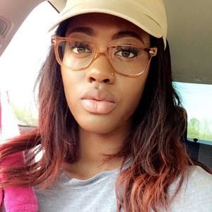 Meet your Posher, Valerie