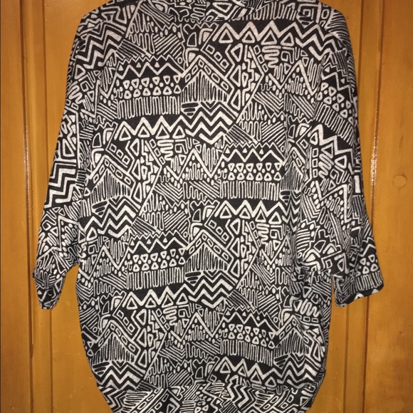 Small Charlotte Russe Aztec black & gray cardigan - Picture 3 of 5