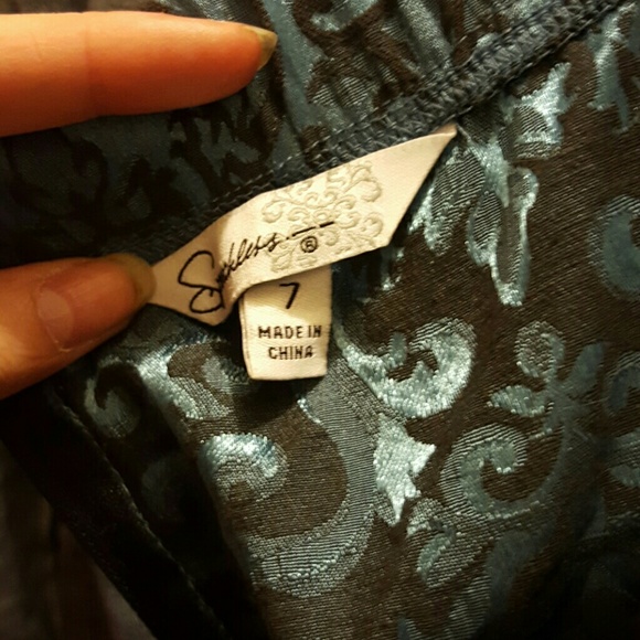 Dress - Picture 4 of 4