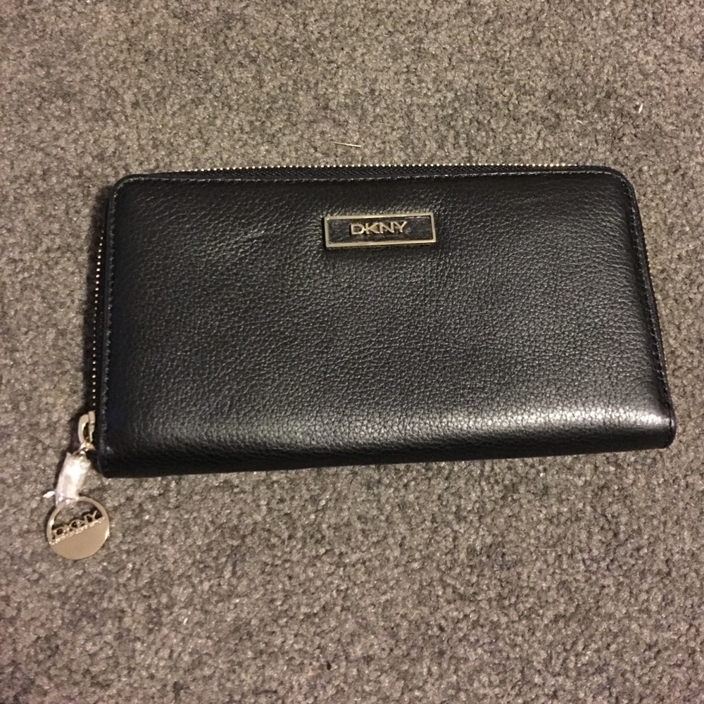DKNY wallet