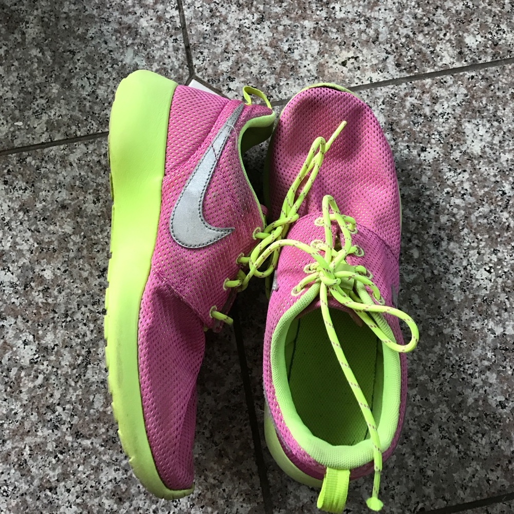 nike roshe runs