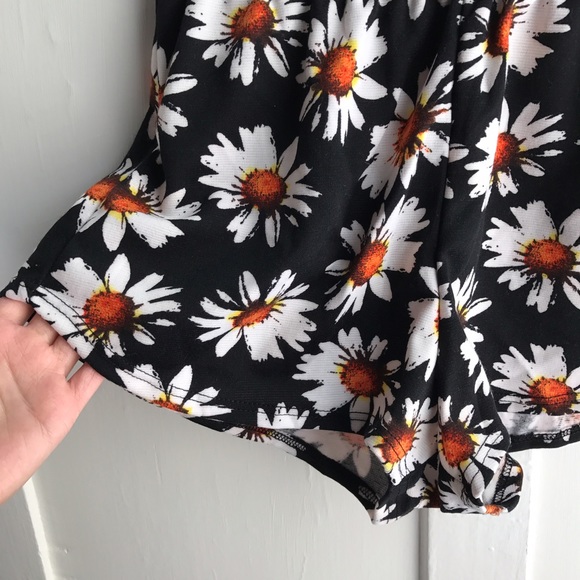 Daisy Shorts - Picture 2 of 5