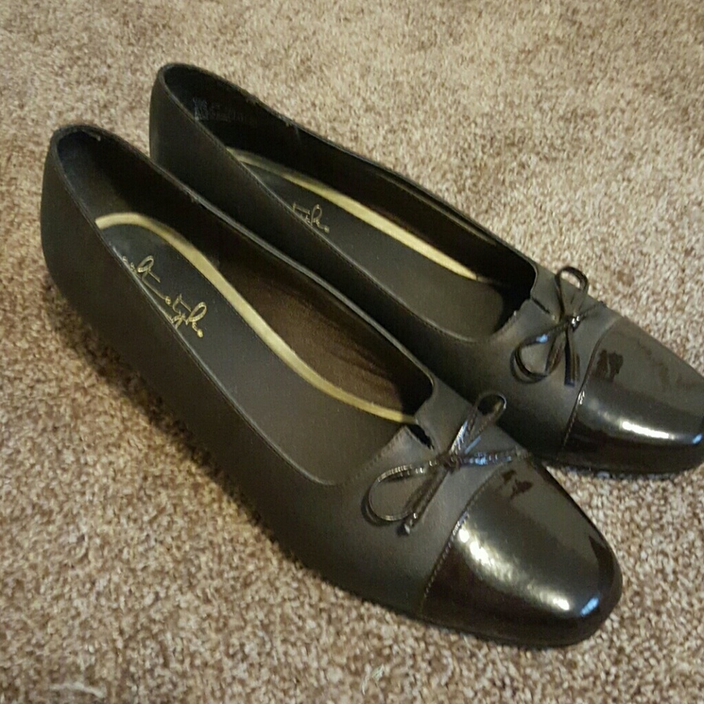 Softstyle brown dress shoes. Size 10
