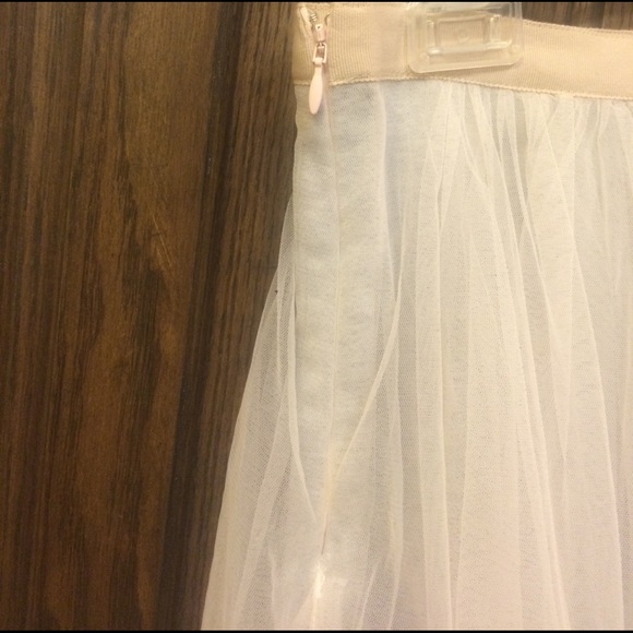 LOFT Tulle Skirt - Picture 5 of 6