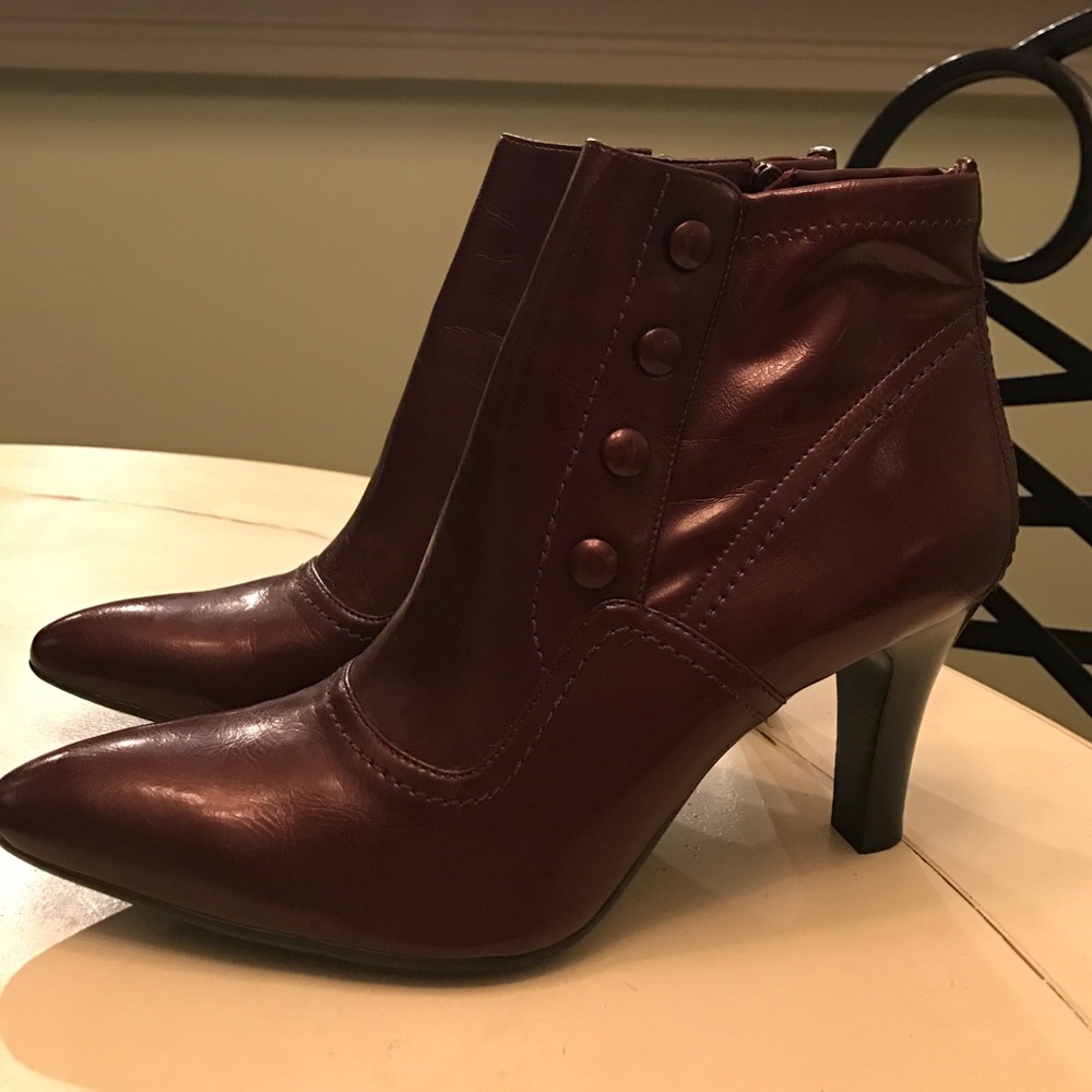 Franco Sarto burgundy never been worn booties
