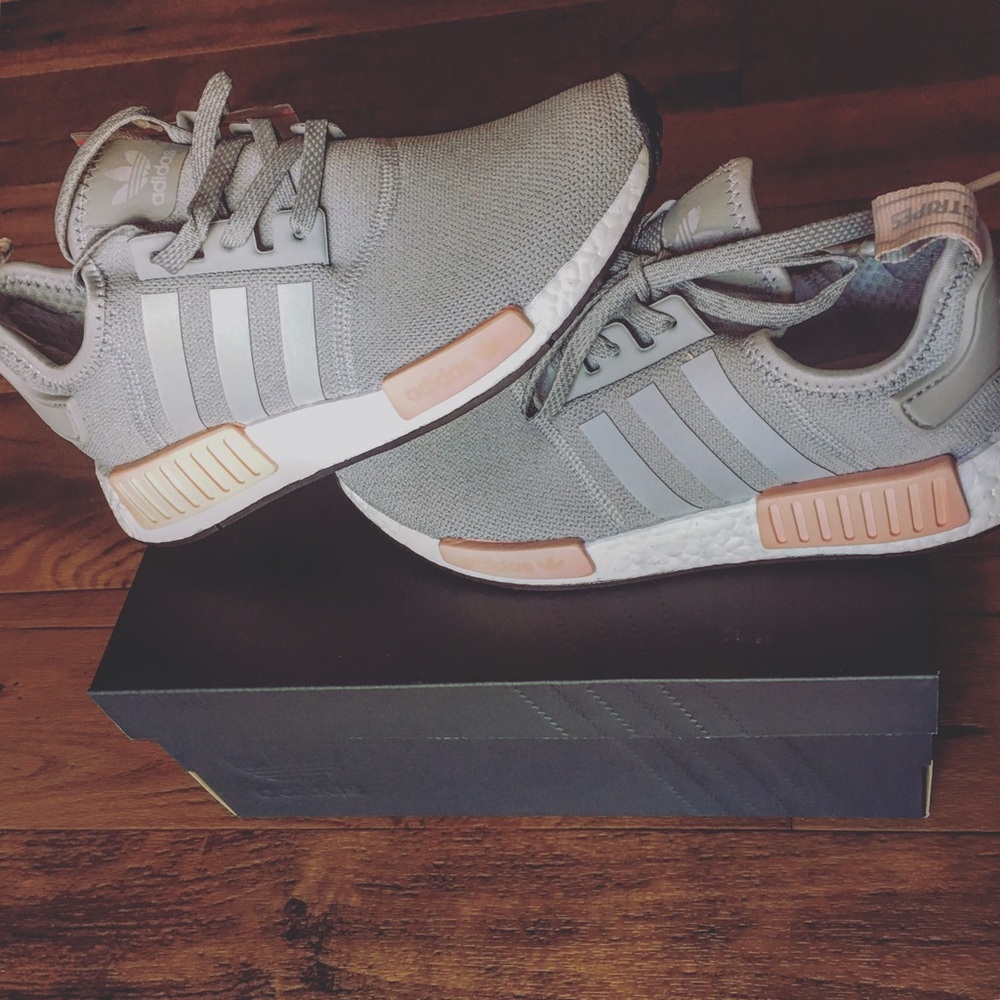 Women's Adidas NMD R1 Vapour Pink