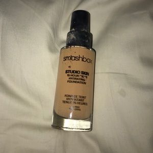Smashbox studio skin foundation