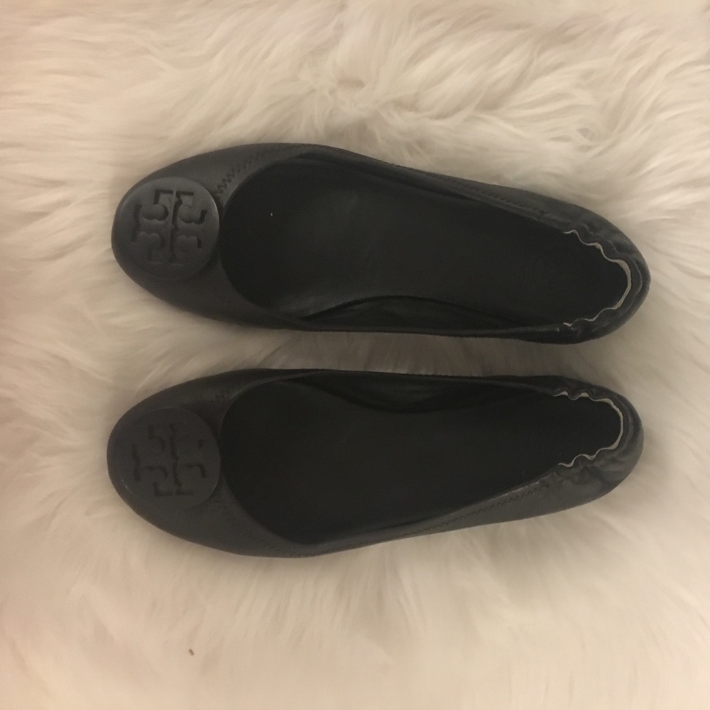 Black Tory Burch Minnie flats with black logo