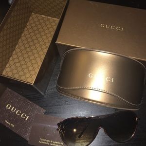 Gucci Sunglass in orig. box w/ authenticity certif