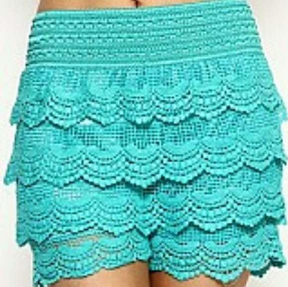 Pants - L/XL Crochet lace layered shorts