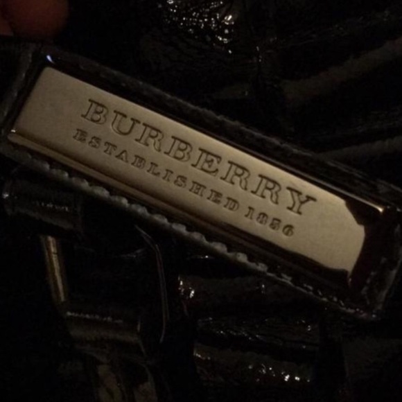 Authentic Burberry Pleated Patent Leather Tote Bag - Picture 4 of 8